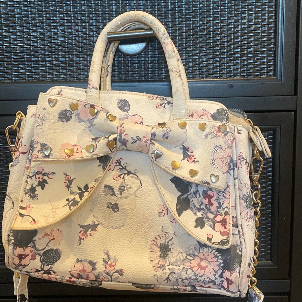 Betsy Johnson  floral purse 💕
